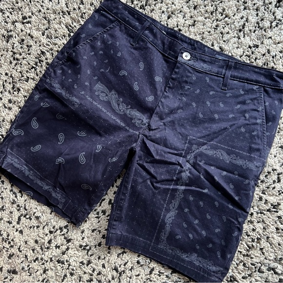Adriano Goldschmied AG The Wanderer Shorts Navy Blue Bandana Print Stretch 36 - Picture 2 of 12